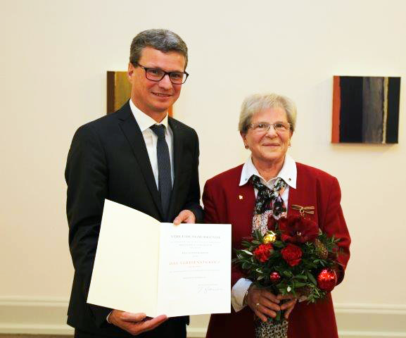 ÖDP Bayern gratuliert Roswitha Bendl zum Bundesverdienstkreuz ÖP 173 BendlLaudatio