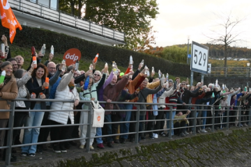 Ein Hoch auf die Öko-Demokratie – erhalten wir, was uns erhält und ein Leben in Würde ermöglicht! Foto: Helmut Kauer
