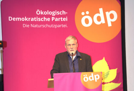 ÖDP-Chef Günther Brendle-Behnisch rüttelte die Partei wach: „Die Welt braucht uns!“; Foto: Helmut Kauer