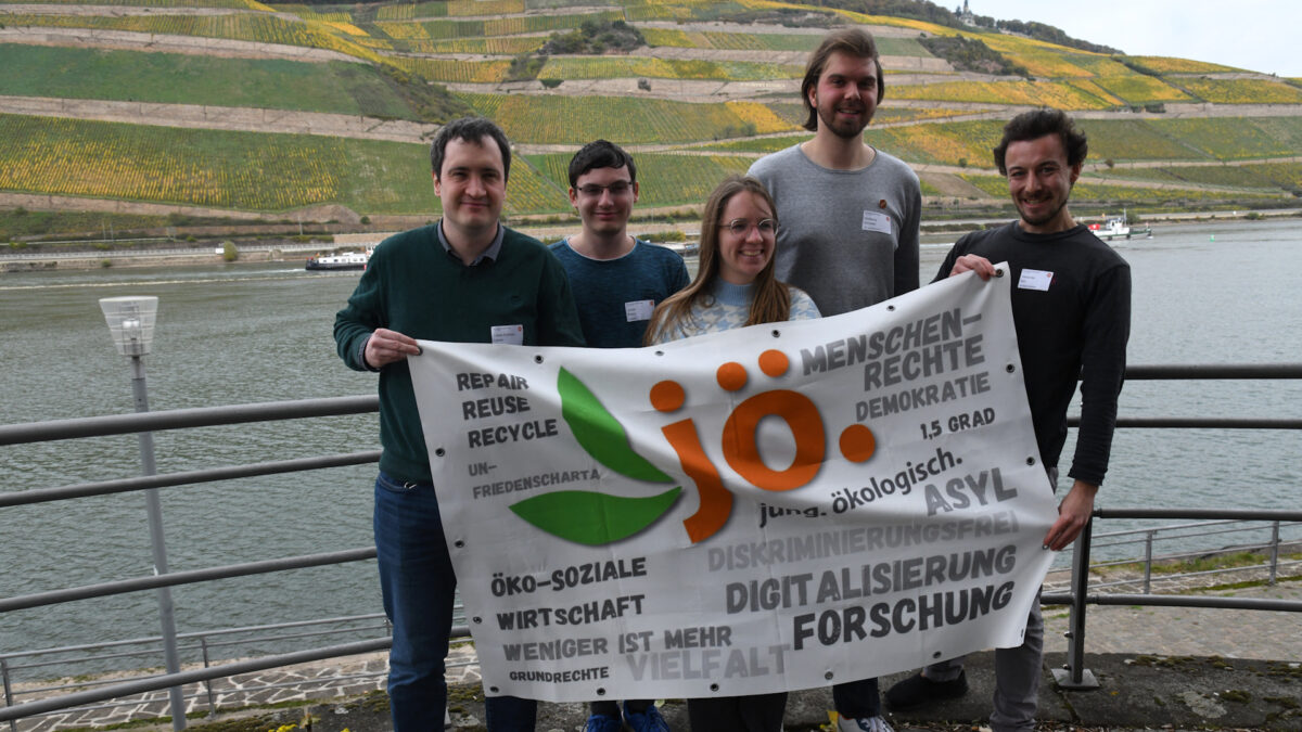 Die ÖDP-Jugendorganisation JÖ – jung. ökologisch nahm ebenfalls mit einer Delegation am Parteitag in Bingen am Rhein teil. Foto: Helmut Kauer