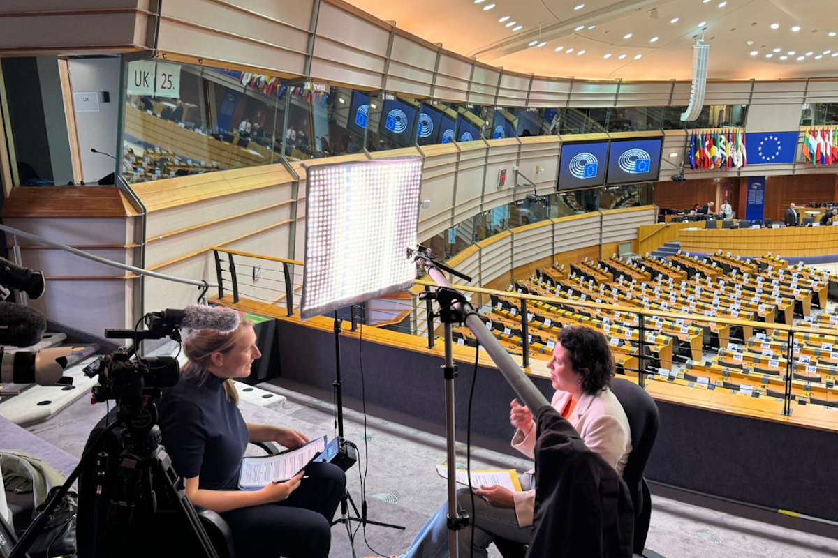 EU-Abgeordnete Manuela Ripa (ÖDP) bei einem Interview im Europaparlament in Brüssel