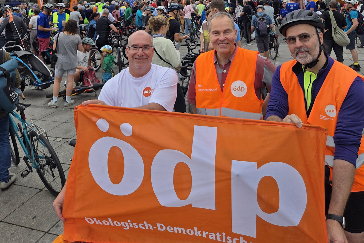 Mitglieder der ÖDP Baden-Württemberg nahmen an der ADFC-Radsternfahrt 2025 in der Region Stuttgart teil.