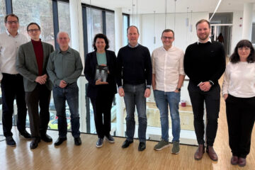 Mitte März war Manuela Ripa (4. v. l.) zu Besuch beim „CISPA Helmholtz-Zentrum für Informationssicherheit“ im Saarland. Das CISPA gehört zu den weltweit führenden Forschungszentren im Bereich Cybersicherheit und Datenschutz. Es war ein spannender Austausch und die Anwesenden waren sich einig, dass Forschung und Politik beim Schutz der digitalen Infrastruktur noch enger zusammenarbeiten müssen. Foto: ÖDP