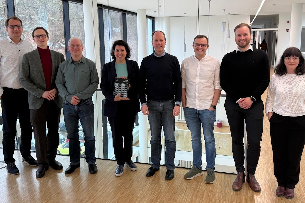 Mitte März war Manuela Ripa (4. v. l.) zu Besuch beim „CISPA Helmholtz-Zentrum für Informationssicherheit“ im Saarland. Das CISPA gehört zu den weltweit führenden Forschungszentren im Bereich Cybersicherheit und Datenschutz. Es war ein spannender Austausch und die Anwesenden waren sich einig, dass Forschung und Politik beim Schutz der digitalen Infrastruktur noch enger zusammenarbeiten müssen. Foto: ÖDP