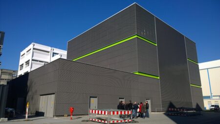 Bei der Gesellschaft für Schwerionenforschung in Darmstadt ist mit dem „Green IT Cube“ eines der größten Hochleistungsrechenzentren der Welt angesiedelt. Foto: Commander-pirx at German Wikipedia, CC BY-SA 4.0 , via Wikimedia Commons