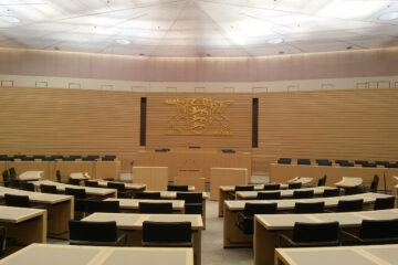 Wahlergebnis bleibt hinter Erwartungen zurück – Blick geht nach vorne Der Plenarsaal des Baden-Württemberger Landtags in Stuttgart. Foto: --Mike Ax (Diskussion) 09:38, 2. Apr. 2017 (CEST), Copyrighted free use, via Wikimedia Commons