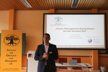 Markus Hollemann, Vorsitzender der Stiftung für Ökologie und Demokratie e. V., begrüßte die Teilnehmer der Tagung „Vision: Ökologisches Deutschland“, die im März 2026 in der Franken-Akademie auf Schloss Schney stattfand. Foto: Prof. Dr. Herbert Einsiedler