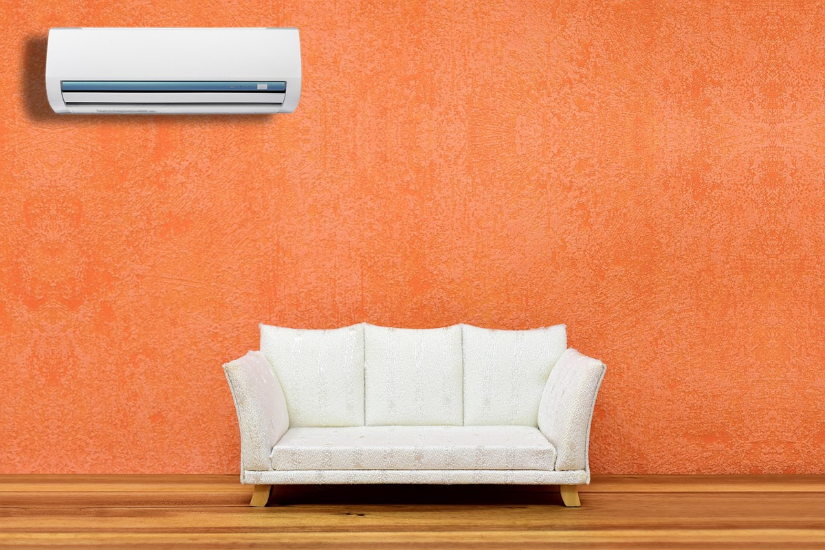 Manche Politiker neigen zu einfachen Lösungen, die schnell Abhilfe schaffen. Aber bei Klimaanlagen gegen die Hitze sollte man auch die laufenden Kosten bedenken. Foto: Tumisu / pixabay.com