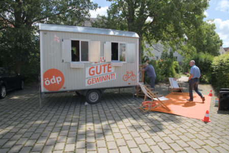 Der „Demokratie.wagen“ der ÖDP kann auf unterschiedlichste Weise für politische Aktionen genutzt werden und steht allen ÖDP-Verbänden zur Verfügung.