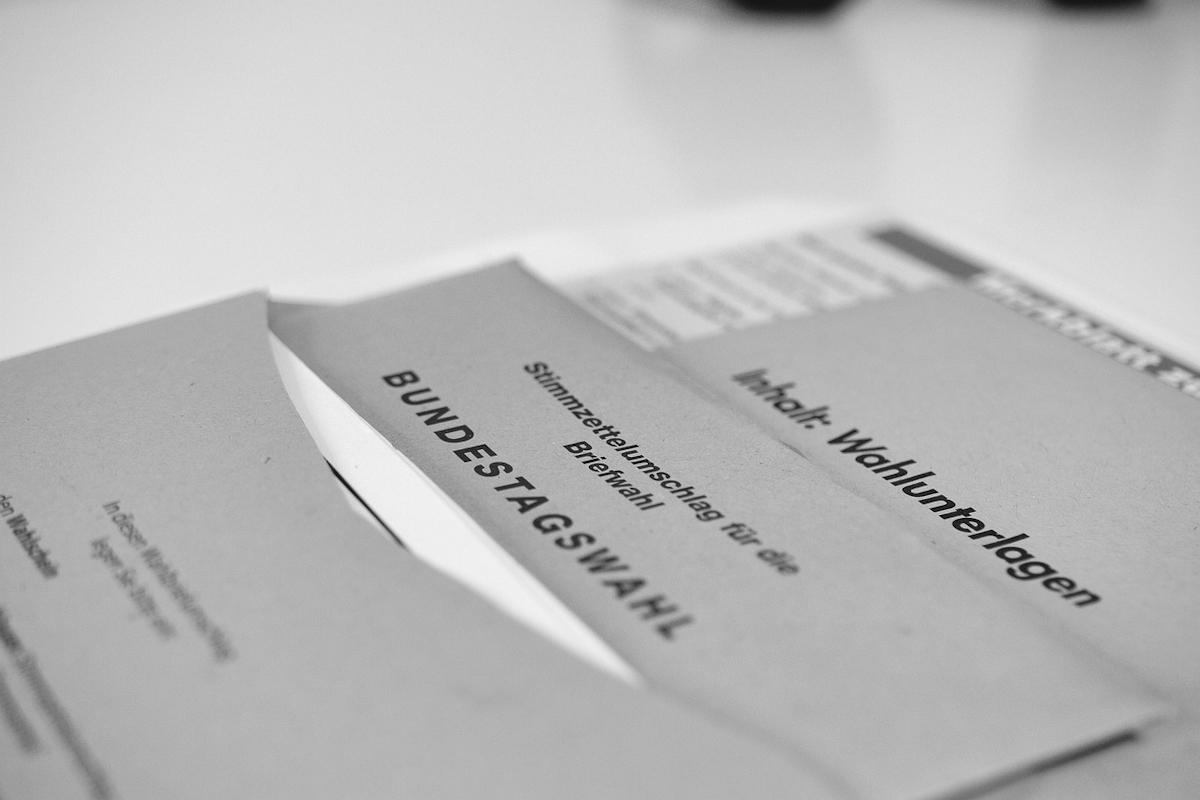 Durch die geltenden Sperrklauseln wird regelmäßig bei Wahlen ein erheblicher Teil der abgegebenen Stimmen nicht im Parlament repräsentiert. Aus demokratischer Sicht ein großes Problem. Mit dem „Abdeckungsmodell“ von Prof. Grabmeier ließe es sich elegant lösen. Foto: planet_fox / pixabay.com